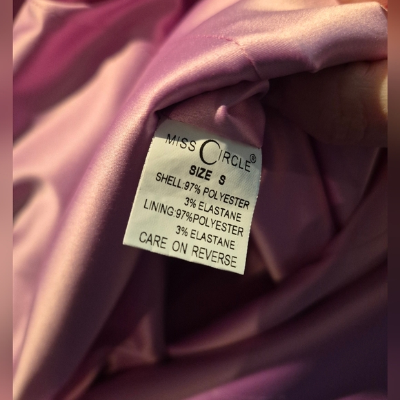 MISS. CIRCLE OPHELIA FUCHSIA FEATHER CORSET DRESS. SIZE Small - Picture 12 of 12